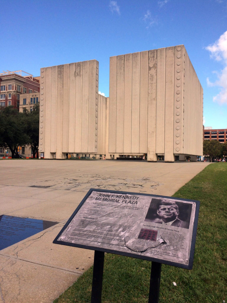 El memorial de Kennedy en el centro histórico de Dallas. LA PRENSA / Fabrice Le Lous