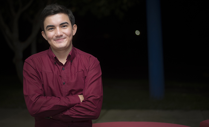 Kevin Morales es estudiante de cuarto año de medicina y en sus tiempos libres se dedica a investigar e inventar proyectos. LA PRENSA/ ÓSCAR NAVARRETE