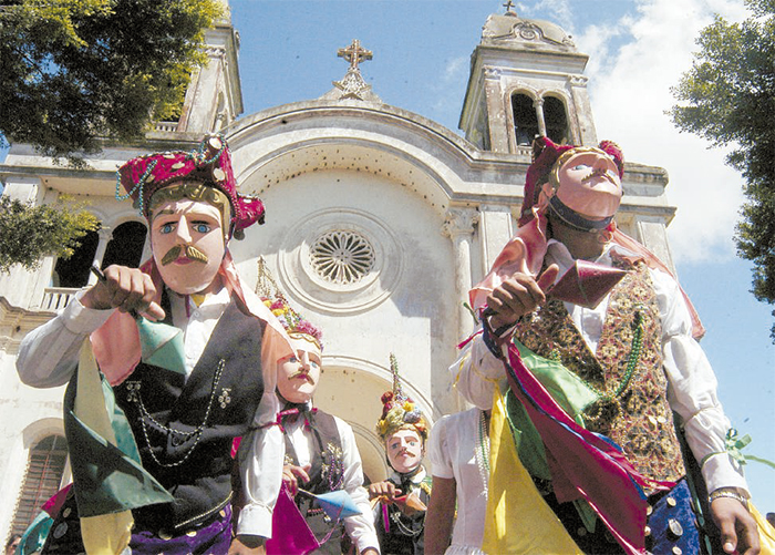 El Güegüense es una sátira sobre el dominio español donde se mezcla el teatro, la música y la danza. Tradicionalmente es una obra de teatro callejero que se presenta durante las fiestas de San Sebastián que se realizan en la tercera semana de enero. Se creó en la segunda mitad del siglo XVII, cuando Diriamba era una ciudad colonial gobernada por España y habitada por mestizos. LA PRENSA/ ARCHIVO