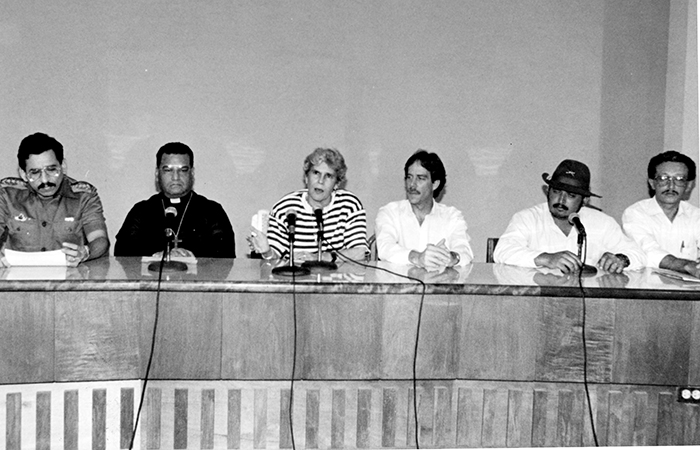 El 30 de mayo de 1990 se firmó el Protocolo de Managua sobre el desarme, donde se garantizaba la integridad física de los miembros de la Resistencia Nicaragüense, así como el bienestar de su familia y se le prestaría ayuda económica a los desmovilizados. Este acuerdo se tomó entre la presidenta Violeta Barrios, Israel Galeano, Comandante Franklin y el cardenal Miguel Obando y Bravo. LA PRENSA/ ARCHIVO
