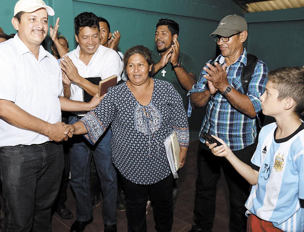 Medardo Mairena y Francisca Ramírez, líderes del movimiento campesino anticanal, celebran acuerdos de respeto mutuo y se comprometen a fortalecer más la lucha contra el megaproyecto del régimen de Daniel Ortega. LA PRENSA/C. VALLE