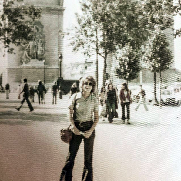 Ileana Ros en París, cuando era joven. La congresista suele compartir recuerdos de su pasado con sus seguidores de redes sociales. LA PRENSA / Instagram de Ros-Lehtinen