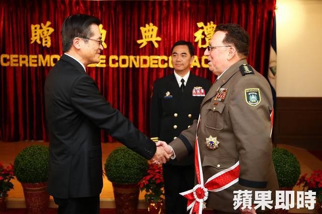 Julio César Avilés, ministro de Defensa de Taiwan, Teh-Fa, Orden Ejército Defensor de la Soberanía Nacional