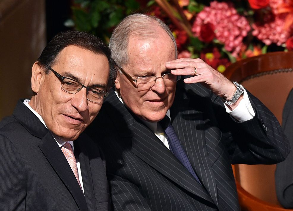 Martín Vizcarra y Pedro Pablo Kuczynski durante la toma de poder en 2016. LA PRENSA/ AFP