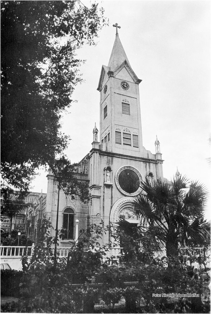 La Iglesia San Antonio era el corazón del barrio, según relatan quienes vivieron ahí. Cerca de la iglesia vivían los Ortega Saavedra. LA PRENSA/ Cortesía de Nicolás López Maltez.
