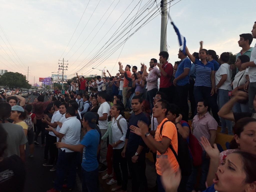 Un grupo de cidadanos se convocó para protestar en contra de las reformas del Instituto Nicaragüense