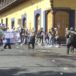 Incendios, heridos y represión: la protesta contra la reforma al INSS en León, en imágenes Incendios, heridos y represión: la protesta contra la reforma al INSS en León, en imágenes