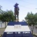 Fotogalería | Estudiantes pintan monumentos de azul y blanco Fotogalería | Estudiantes pintan monumentos de azul y blanco