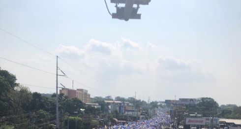 Los manifestantes partieron de tres puntos hacia la Catedral Metropolitana: la rotonda Cristo Rey, el colegio Teresiano y la rotonda El Periodista. LA PRENSA / Cortesía