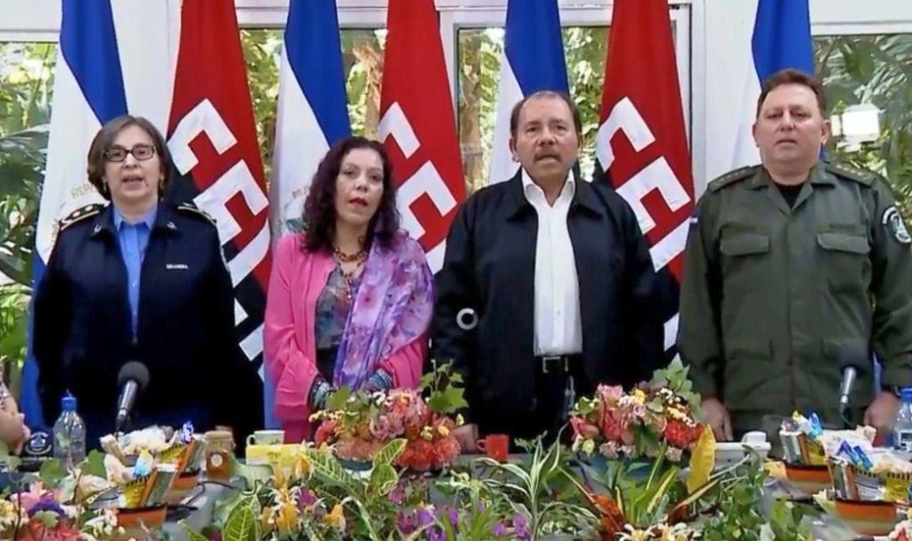 Daniel Ortega junto a Rosario Murillo y los jefes del Ejército, Julio César Avilés, y la jefa de la Policía, Aminta Granera, en medio de las protestas contra la represión. LA PRENSA/ CAPTURA