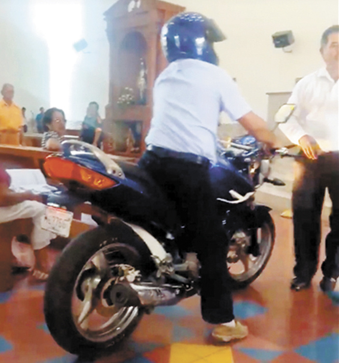 Hasta el momento el motorizado no ha sido identificado. LA PRENSA/CAPTURA DE VIDEO