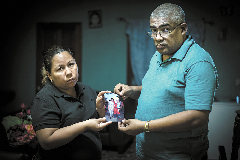 Los padres de Álvaro Conrado aseguraron que no creen en la investigación realizada por las autoridades. Ayer, su hijo cumplió nueve días de muerto. LA PRENSA/ Oscar Navarrete