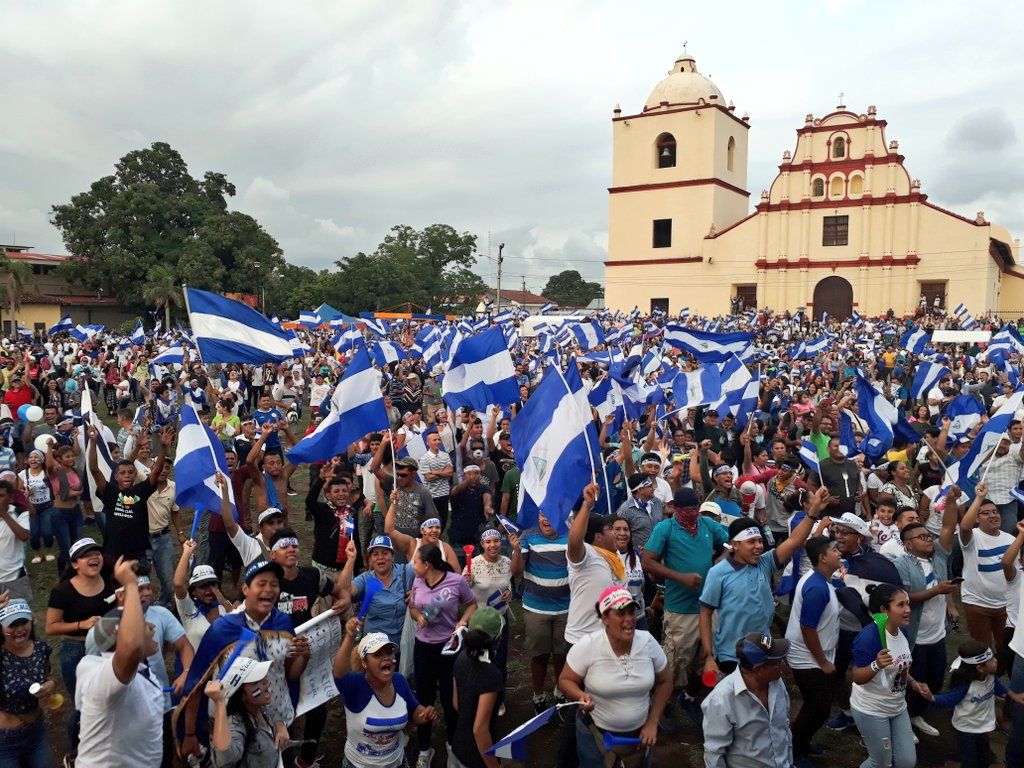 El ambiente en la plaza frente a la iglesia de Sutiaba, en León. LA PRENSA / Óscar Navarrete.