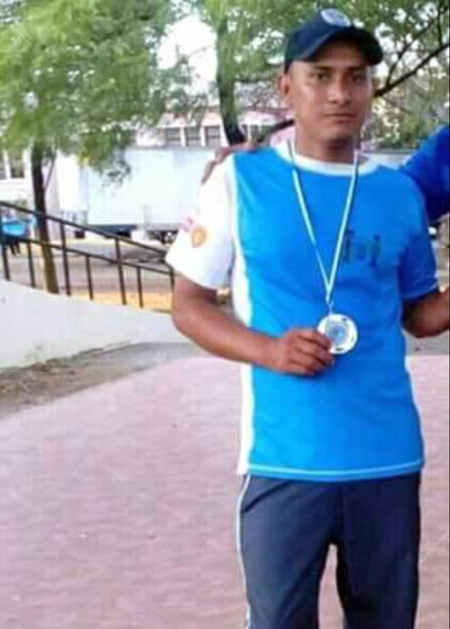 La mamá de Junior señala a Jairo Alemán como el asesino de su hijo. Según ella, el oficial es el joven de esta fotografía. LA PRENSA / Cortesría