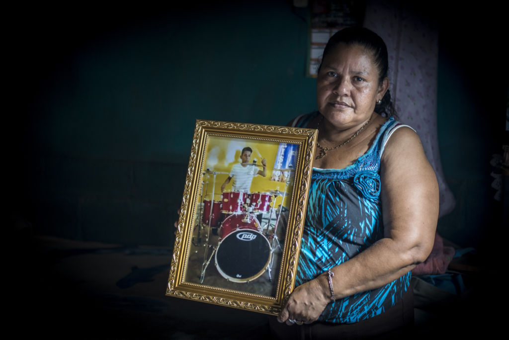 Doña Yadira Córdoba, madre de Orlandito., dormía junto a su hijo en esta cama. El asesinato de su niño de 15 años le cambió la vida. LA PRENSA / Óscar Navarrete