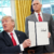 Donald Trump se retracta y pone fin a la separación de familias en la frontera de EE.UU. Donald Trump se retracta y pone fin a la separación de familias en la frontera de EE.UU.