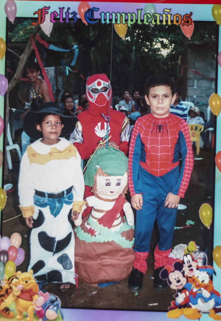 A Sandor Dolmus (d), cuando era más niño, le gustaban mucho El Hombre Araña y el Chavo del 8. LA PRENSA / Cortesía