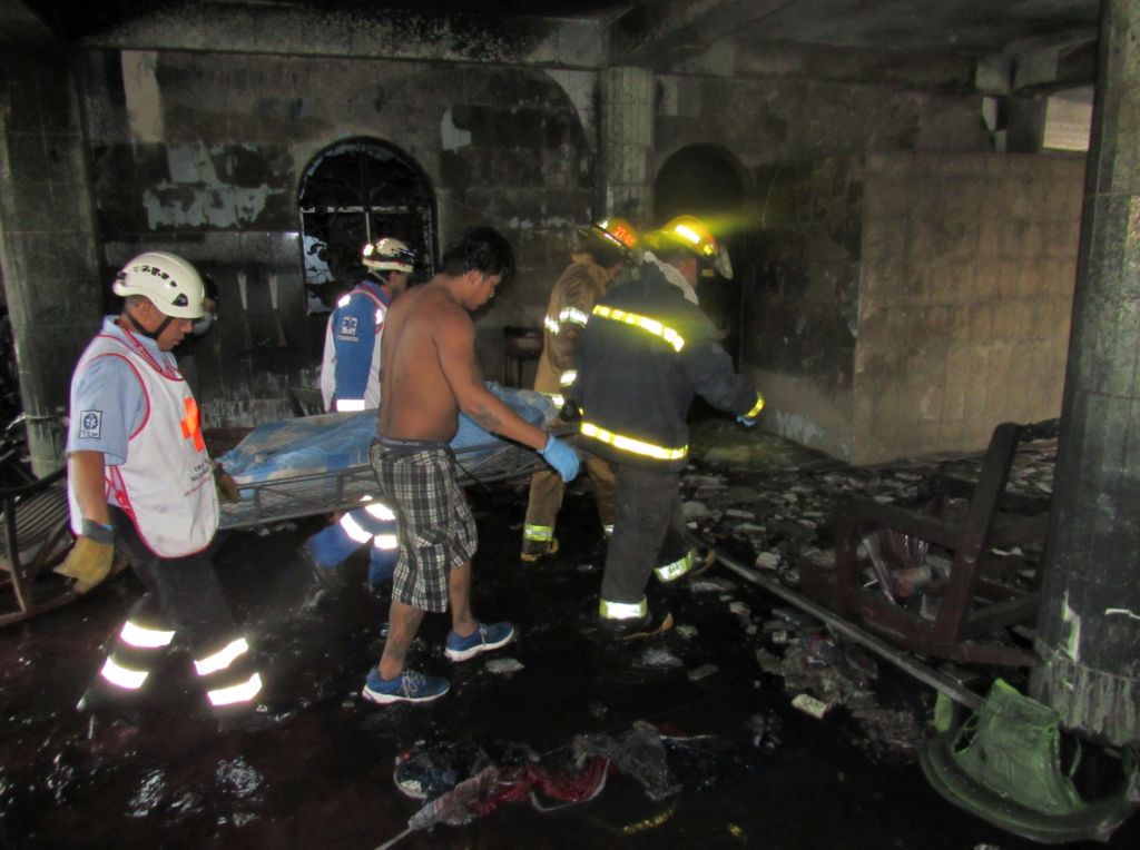 La casa fue quemada por paramilitares y policías en el barrio Carlos Marx de Managua según los sobrevivientes y vecinos.