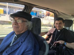 Brenes y Álvarez llegaron remolcados al Vaticano. liego de llegar a Roma