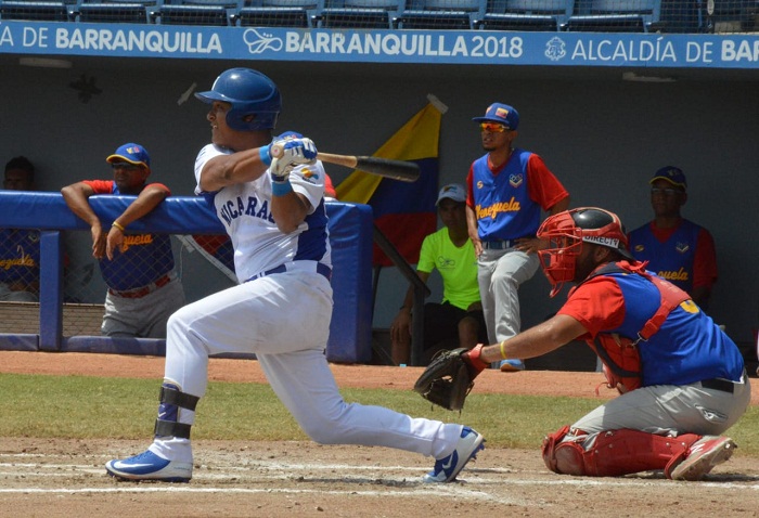Javier Robles conectó un triple y empujó par de carreras para Nicaragua ante Venezuela, en los Juegos Centroamericanos y del Caribe de Barranquilla. LA PRENSA/CORTESÍA