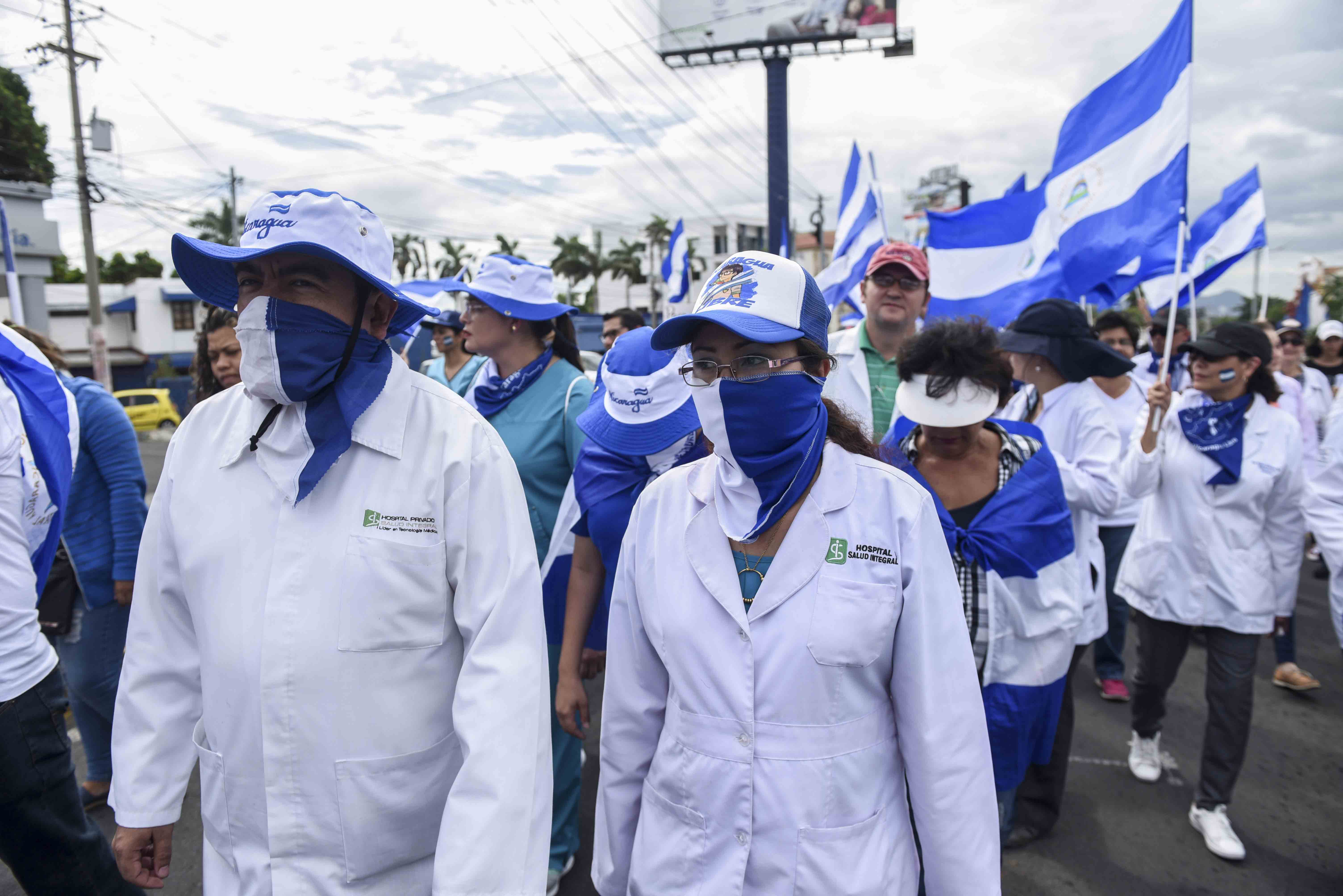 Los médicos también exigieron que reintegren a los doctores despedidos de los hospitales públicos. LA PRENSA/ ROBERTO FONSECA