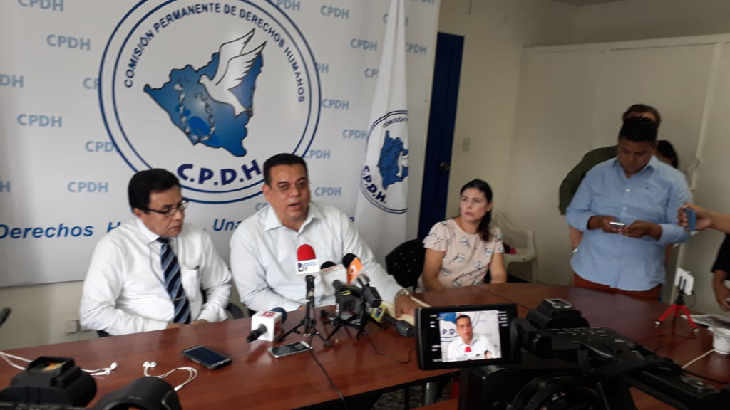 Marcos Carmona y Julio Montenegro de la CPDH. LA PRENSA/ ELIZABETH ROMERO