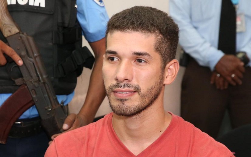Durante la audiencia en los Juzgados de Managua, Edwin Carcache lucía distraído y repetía sin cesar la palabra "capitán, capitán". Expertos señalan que pudo ser drogado. LA PRENSA/ TOMADA DE EL 19