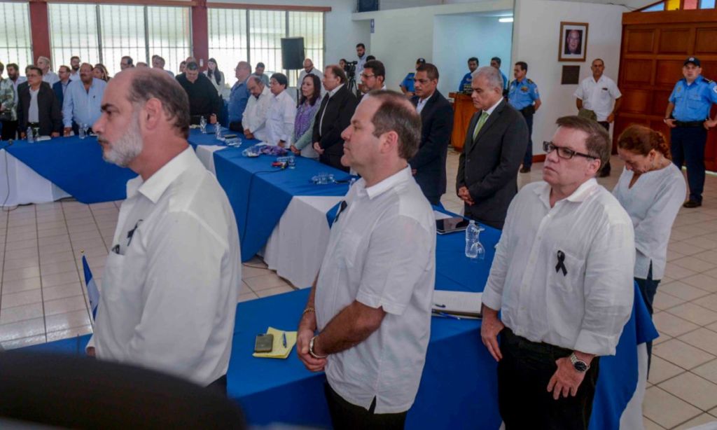 Empresarios durante el primer día del diálogo nacional. LA PRENSA/ CARLOS VALLE