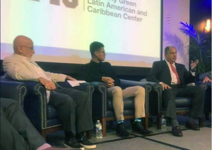 Lesther Alemán junto al expresidente costarricense Luis Guillermo Solís en Miami. LA PRENSA/ TOMADA DE FACEBOOK