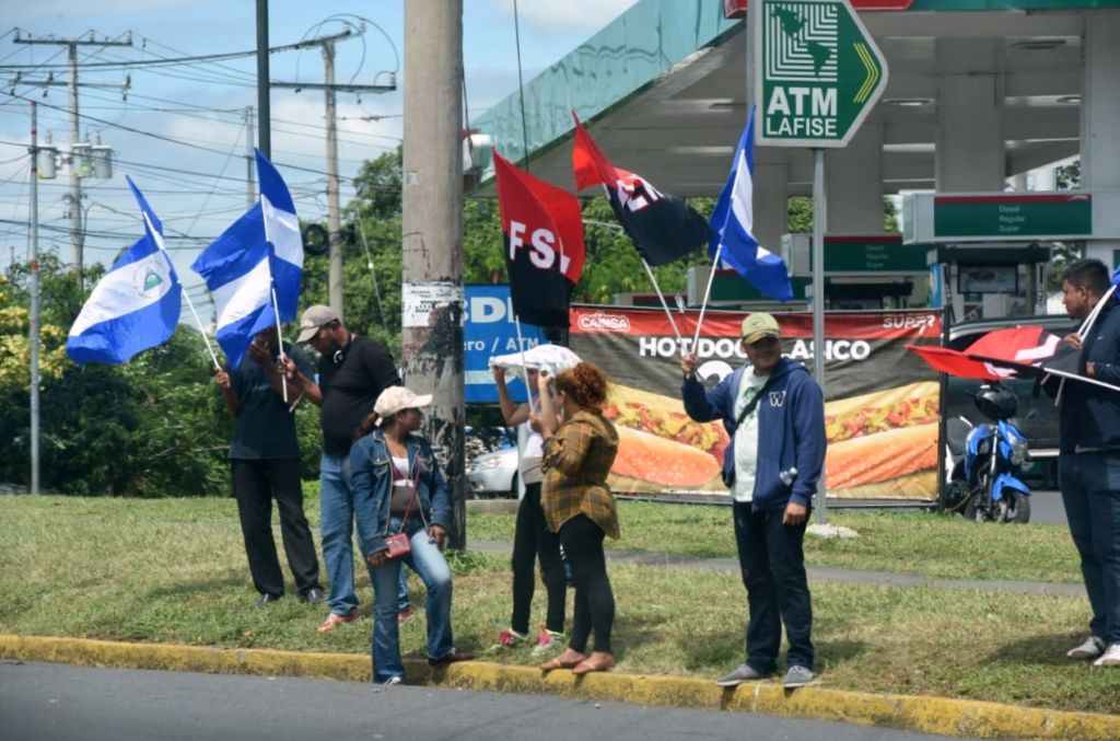 Los trabajadores públicos y fanáticos orteguistas son obligados a participar en marchas y plantones todos los días en Managua. LA PRENSA/ ROBERTO FONSECA