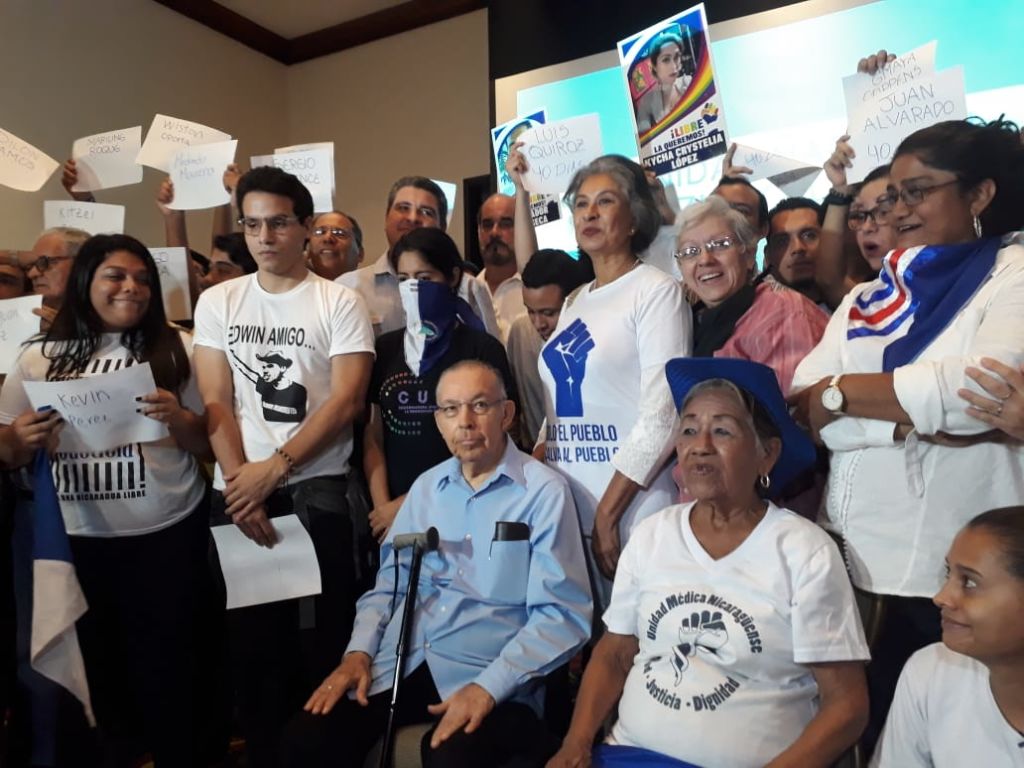 Miembros de la Unidad Nacional Azul y Blanco (UNAB). LA PRENSA/ Mario Rueda