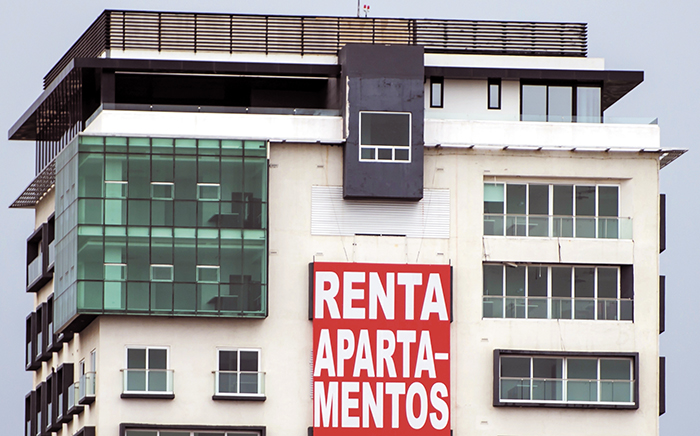 El INSS prestó 12.6 millones de dólares a una compañía privada en 2013 para construir este edificio en Managua. Cinco años después, siguen buscando clientes que alquilen apartamentos. LA PRENSA/ ÓSCAR NAVARRETE