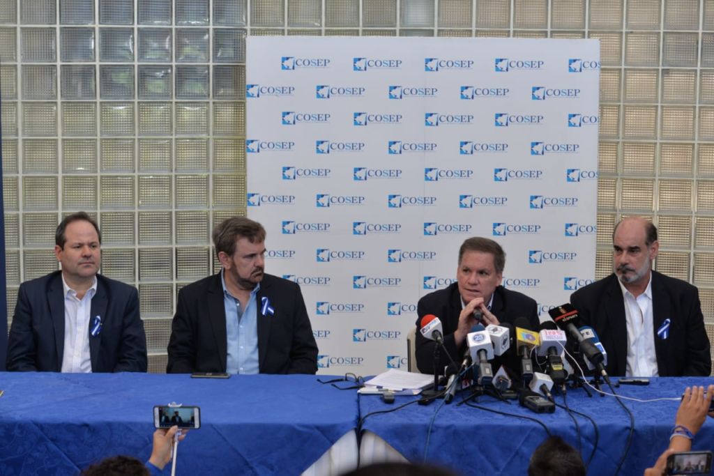 Representantes de sectores empresariales en conferencia de prensa. LA PRENSA/ Jader Flores
