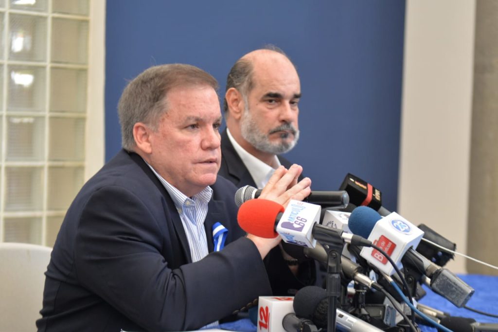 José Adán Aguerri y Michael healy, directivos del Cosep presidieron la conferencia de prensa tras finalizar el cónclave del sector privado. LA PRENSA/ JADER FLORES