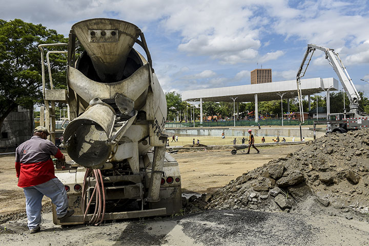 La segunda etapa del parque La Paz, donde se ha instalado una fuente luminosa y será inaugurada el 21 de diciembre, fue adjudicada de forma directa a la empresa Chávez y Chávez, beneficiada constantemente. LA PRENSA/R. FONSECA