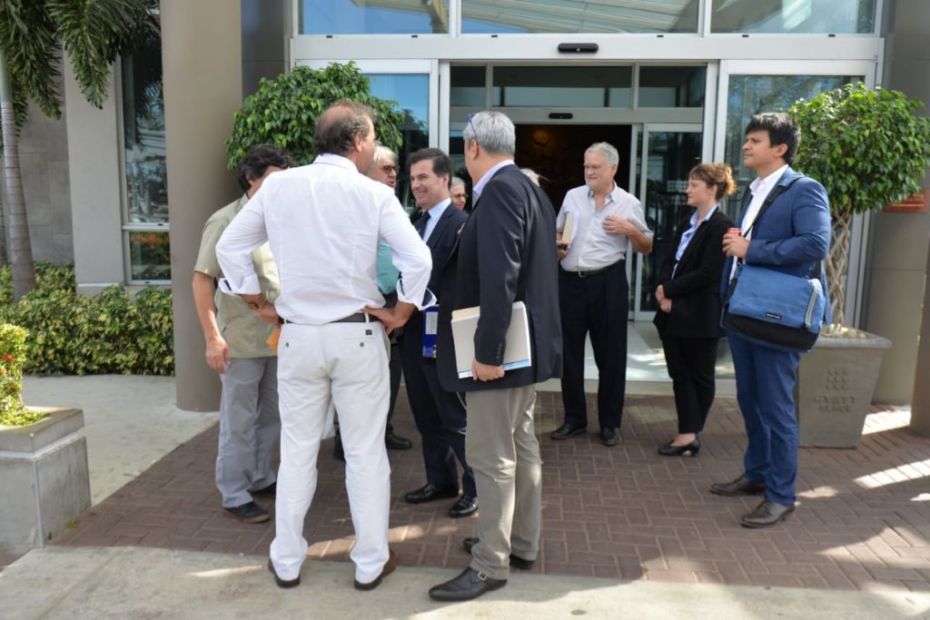 Parte de la delegación de eurodiputados saliendo de la reunión con la UNAB. LA PRENSA/Jader Flores