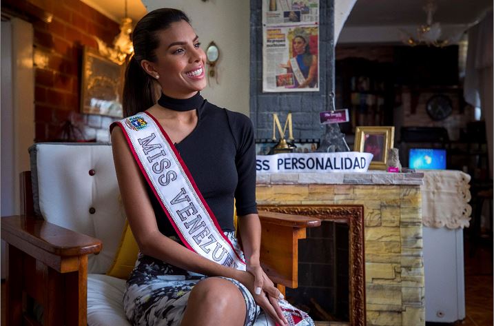 Miss Venezuela 2018, Isabella Rodríguez en su vivienda. LA PRENSA/ EFE