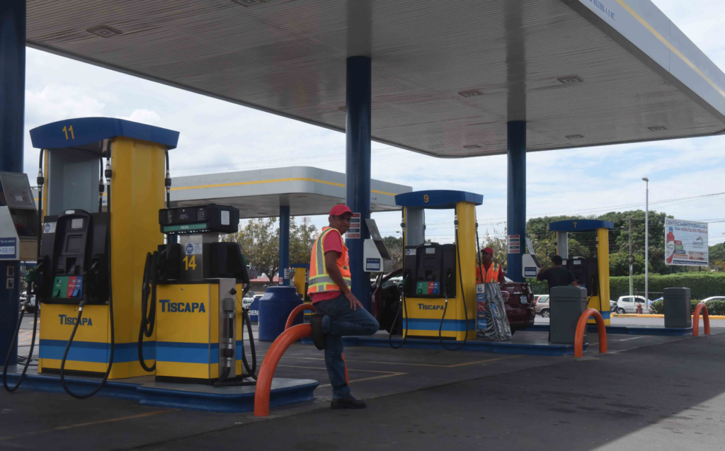 La gasolinera ubicada en el sector del antiguo Hospital Militar pertenece a la red DNP Petronic. LA PRENSA/ ROBERTO FONSECA