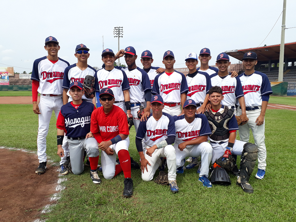 Equipo Dreamers, que compite actualmente en la final de la Liga de Prospectos Nicaragüenses. Foto Rosa Membreño.