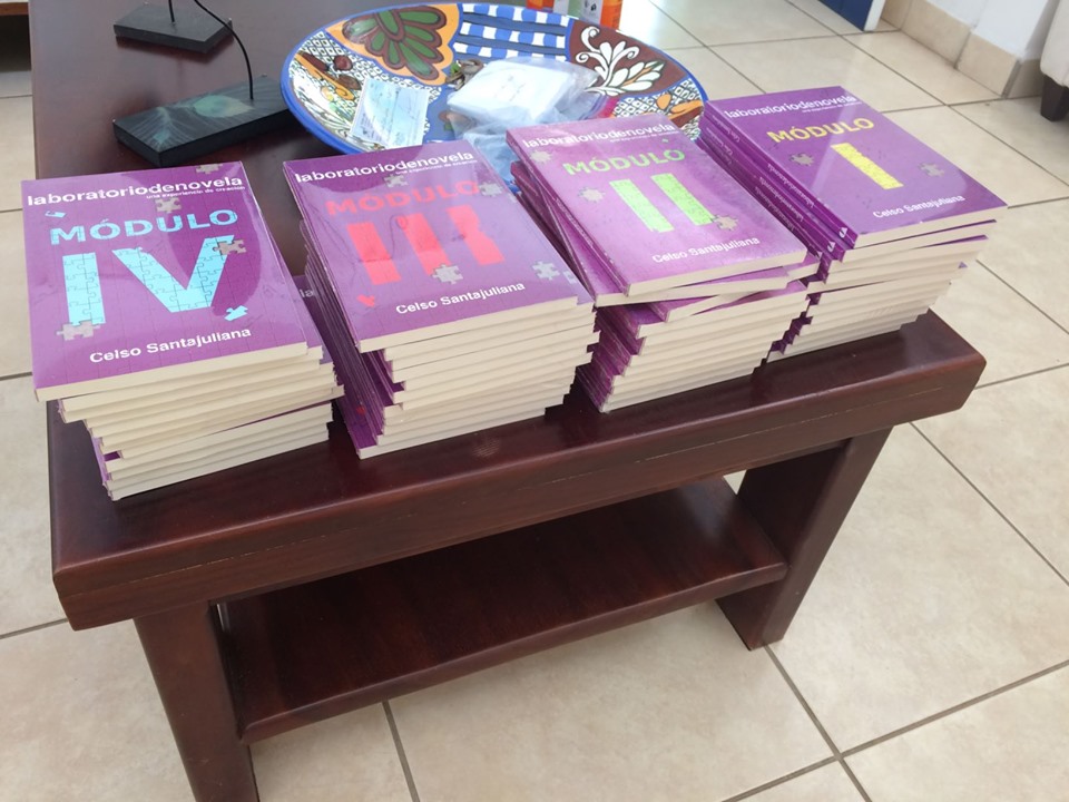 "laboratoriodenovela", libros del escritor mexicano Celso Santajuliana. LA PRENSA/Cortesía