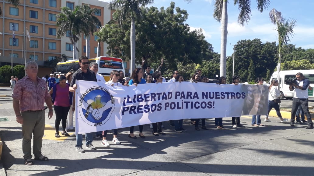 Familiares de miembros de la UNAB que fueron detenidos en Masaya exigen su liberación - La Prensa (Nicaragua)