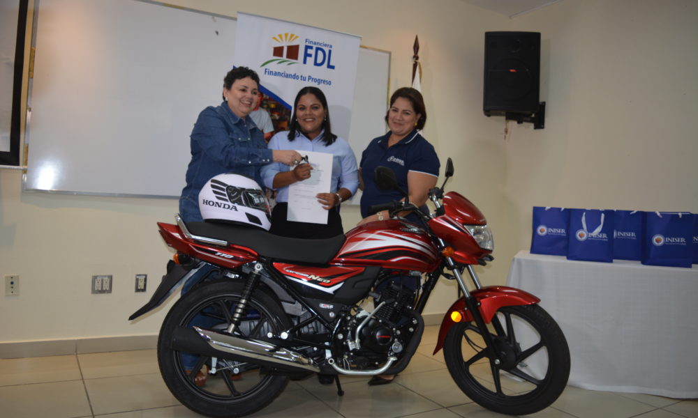 Financiera FDL premia a colaboradores