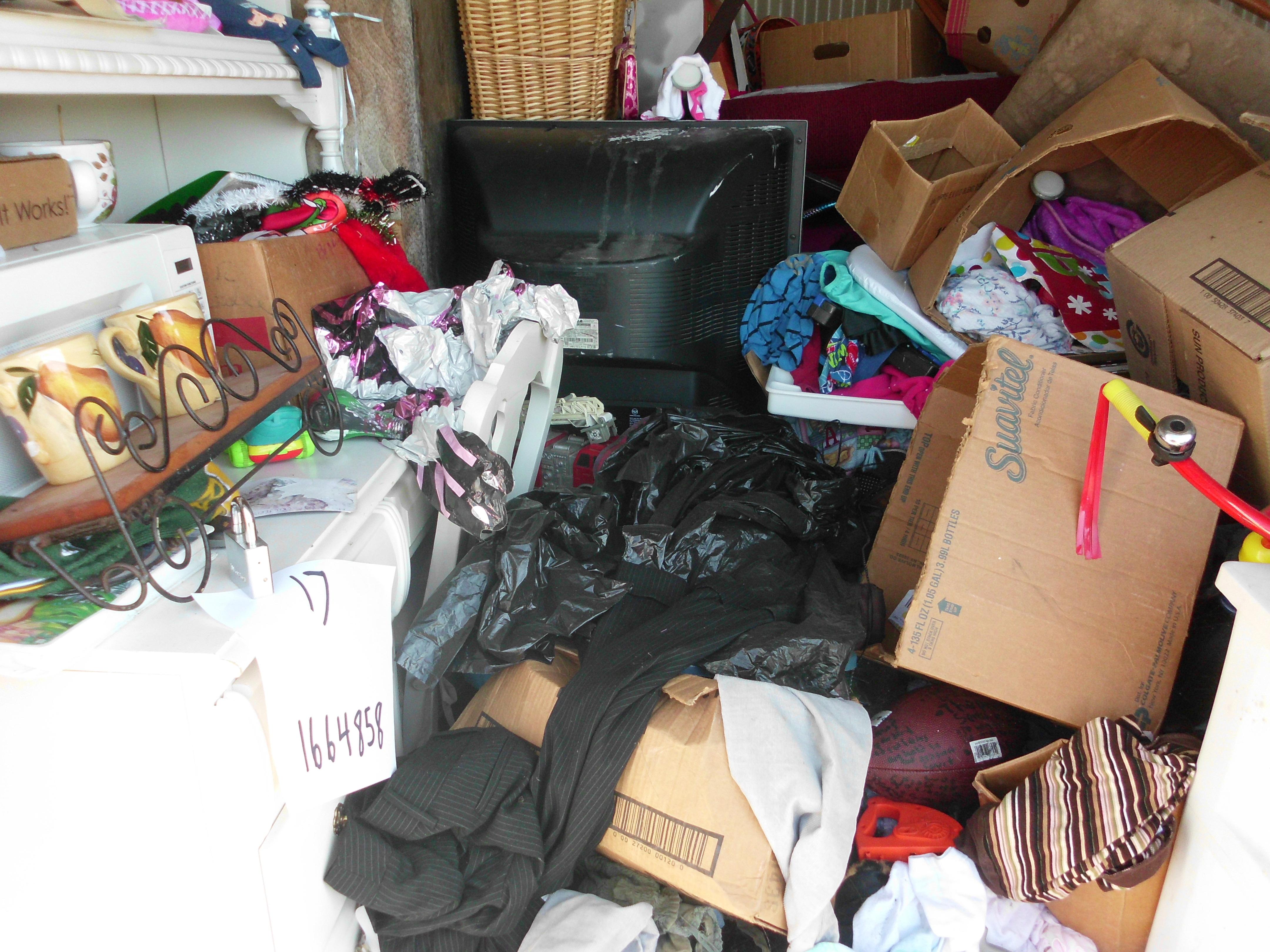 Storage auction 5387 at Eminence Self Storage