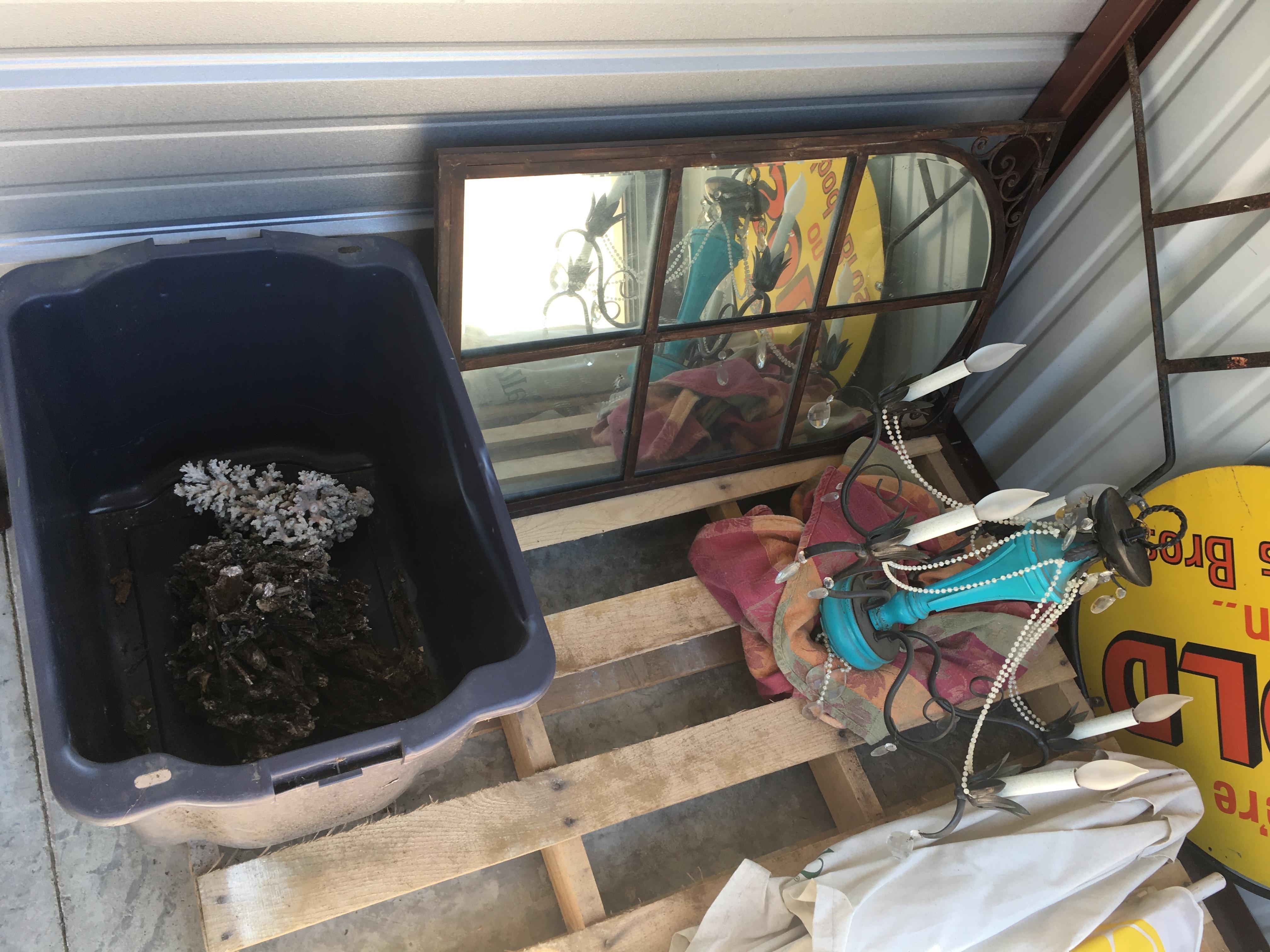 Storage auction 10112 at Lincoln Self Storage