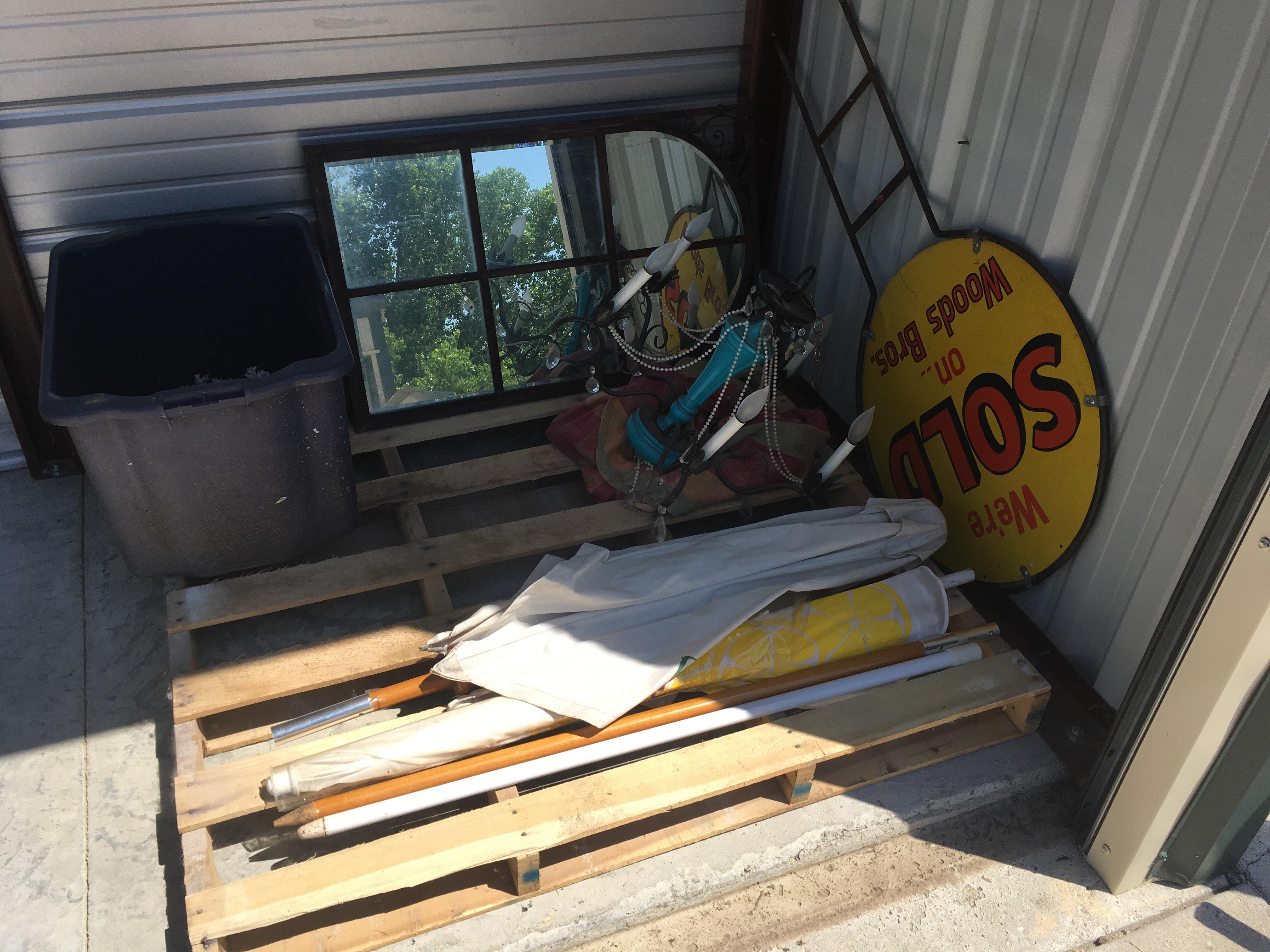 Storage auction 10112 at Lincoln Self Storage