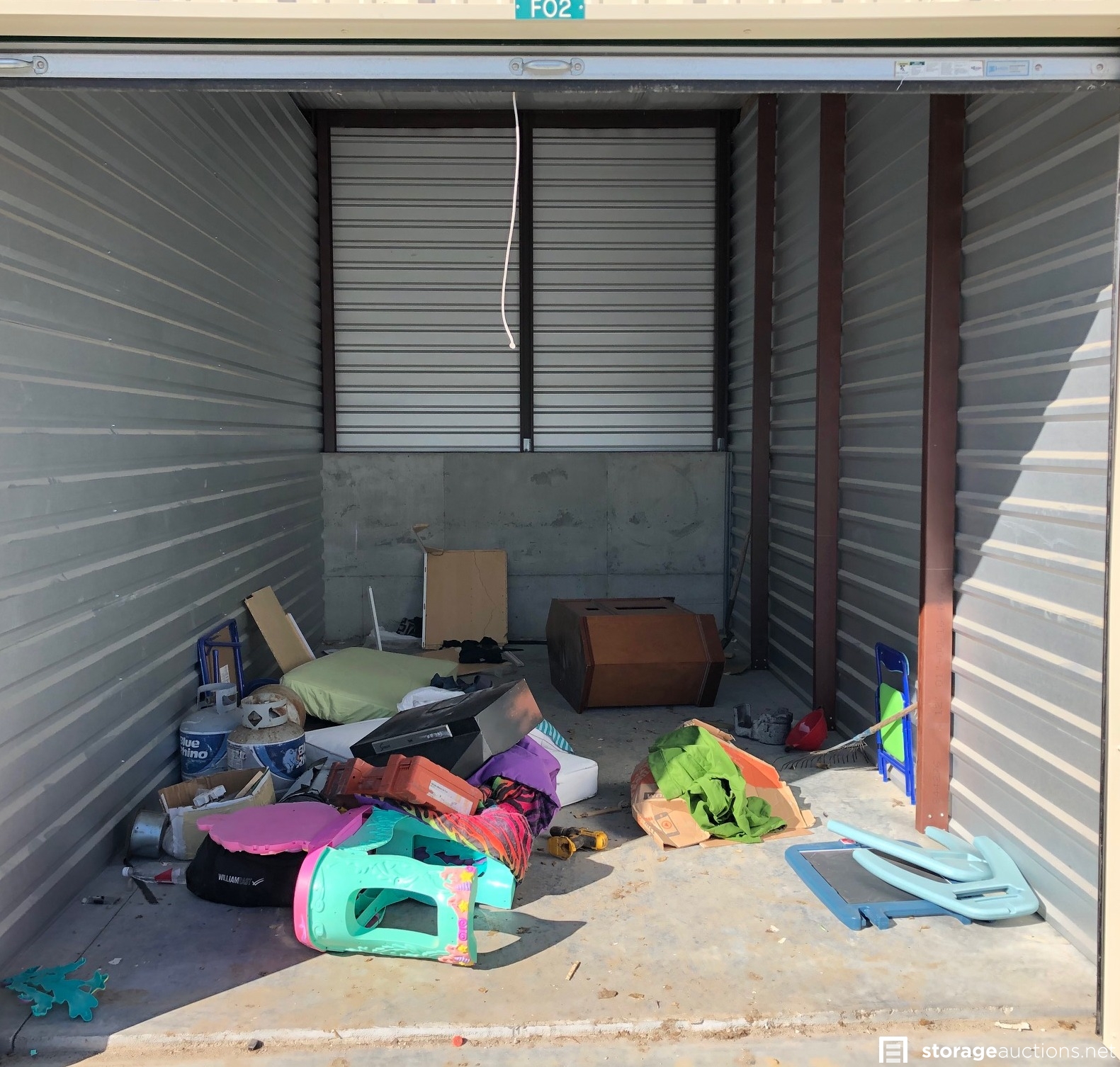 Storage auction 14896 at LockBox Storage Bennington