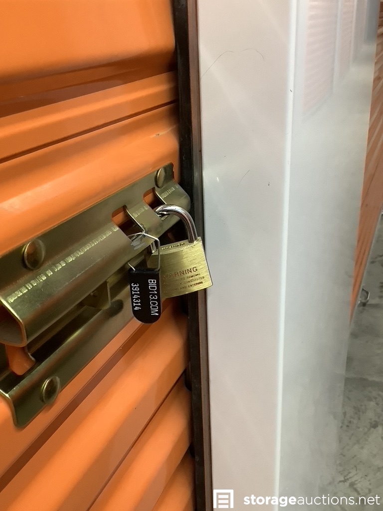 Storage auction 16409 at Clutter SelfStorage Brooklyn (East