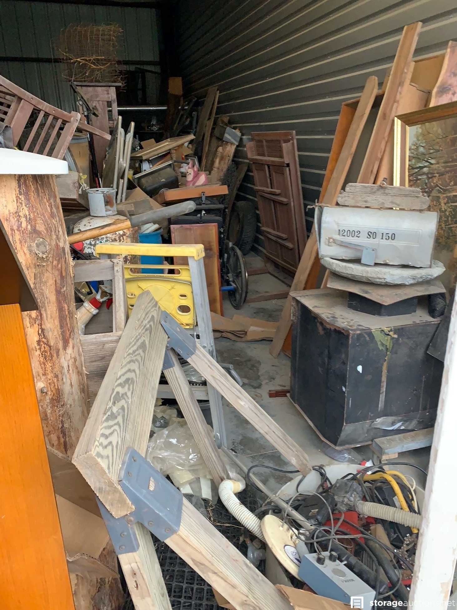 Storage auction 27510 at LockBox Storage Bennington