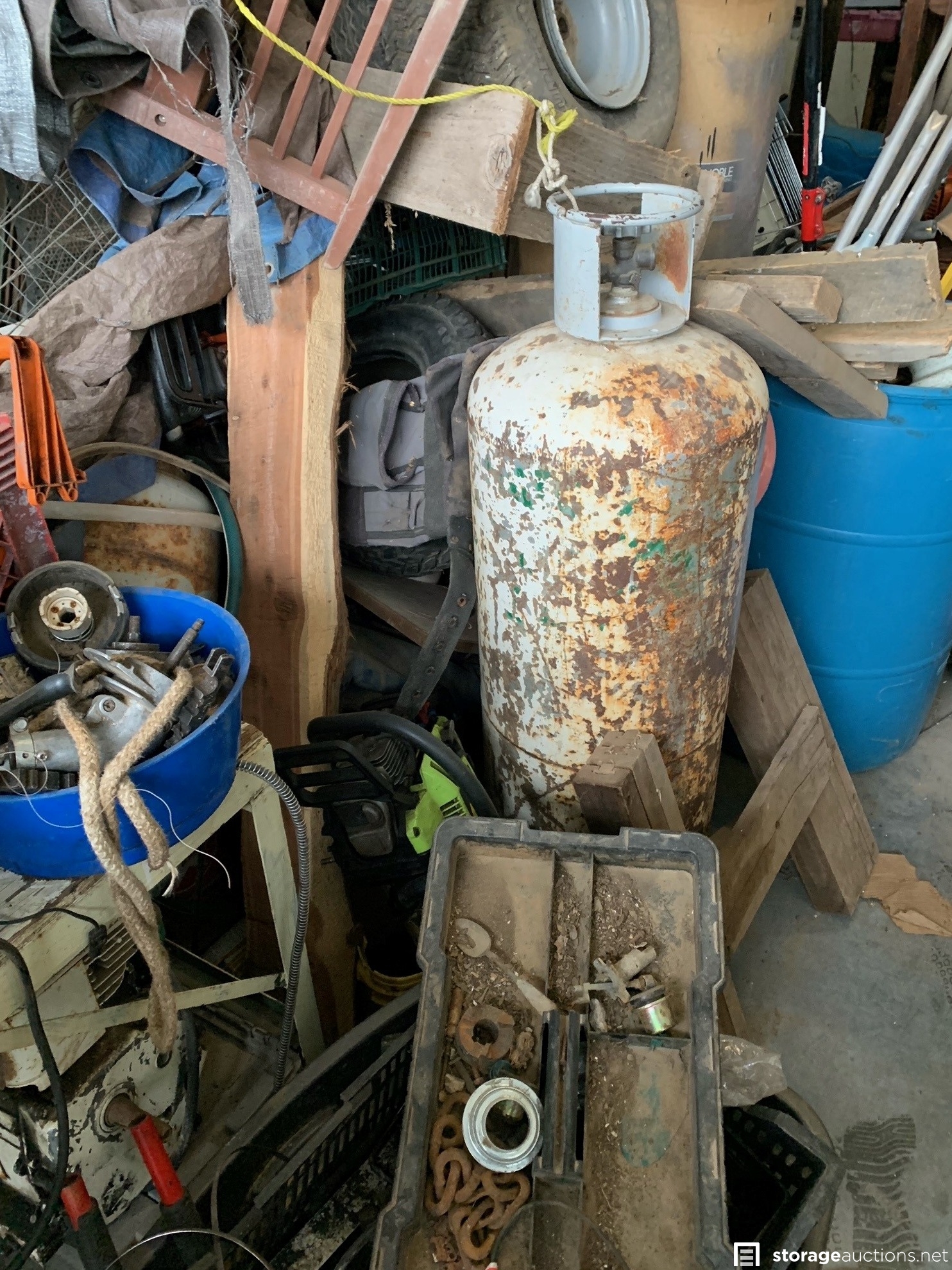 Storage auction 27510 at LockBox Storage Bennington