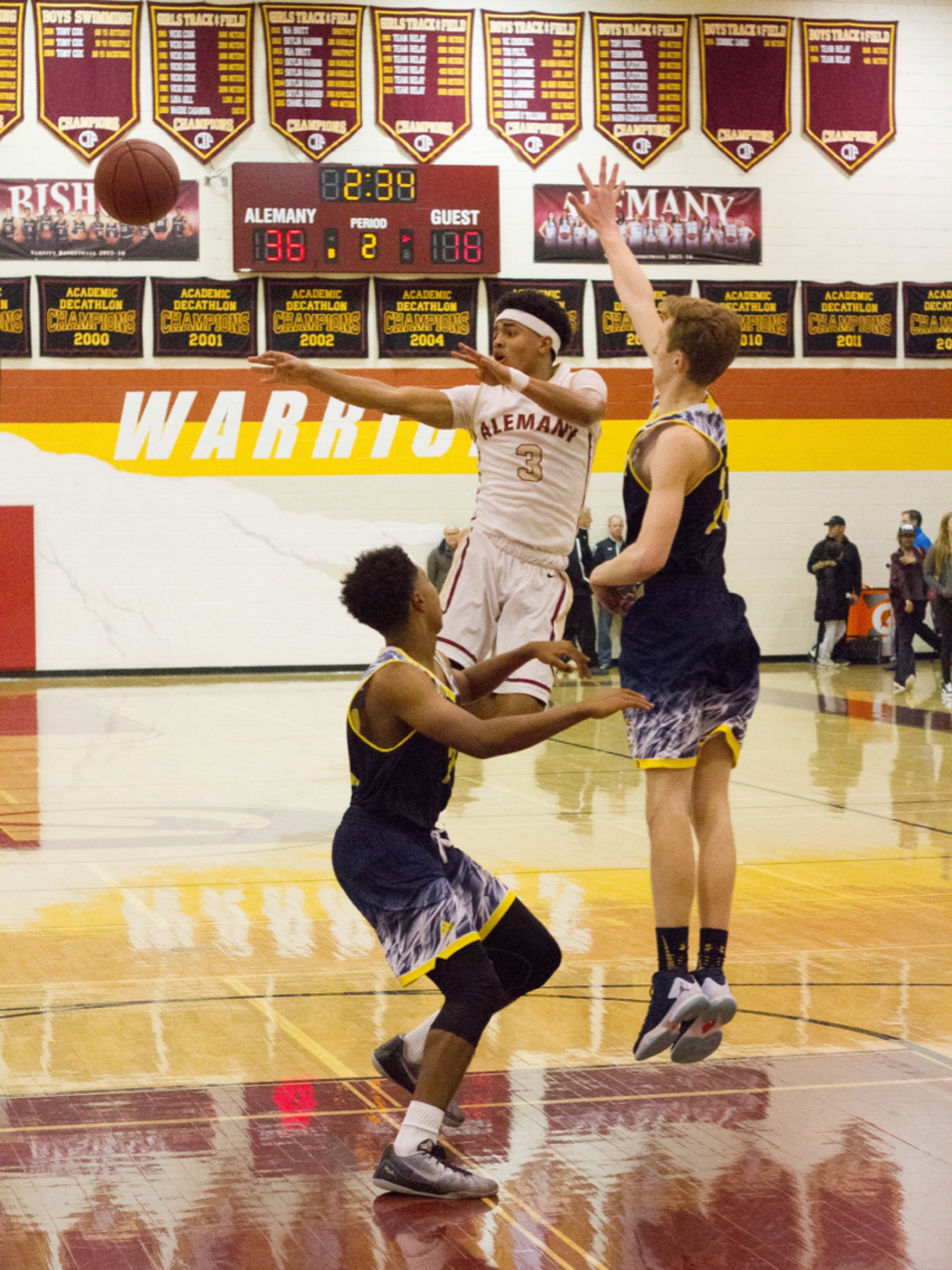 The Alemany Warriors defeat the Notre Dame Knights 77 to 52
